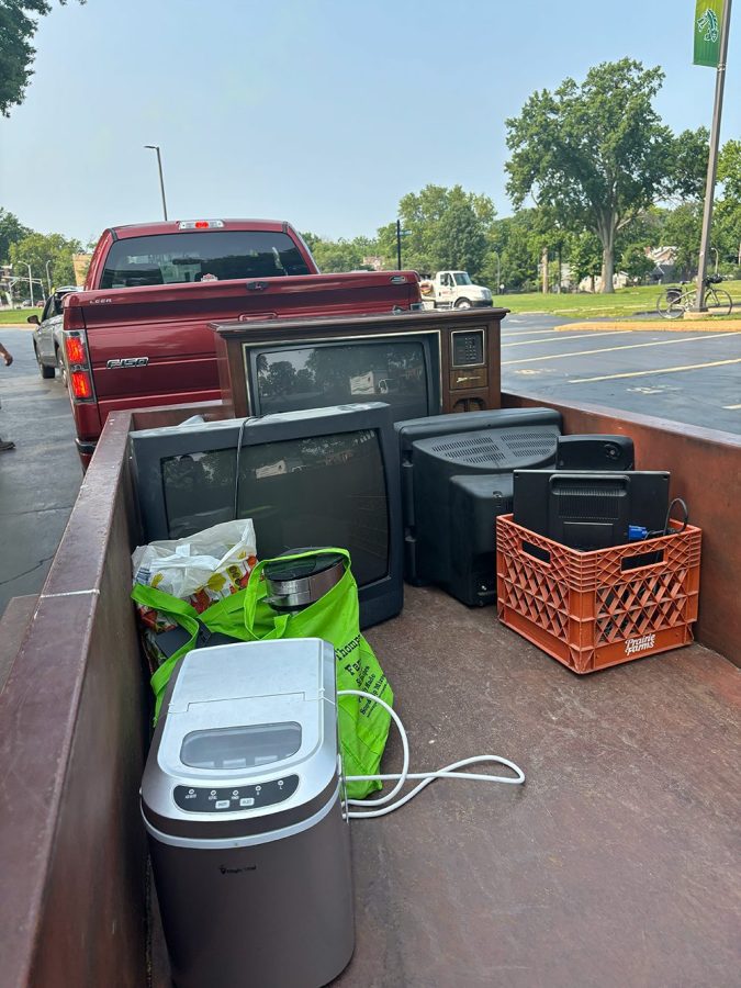 rog-photo-10-small Electronics drop-off at UnDumpster Day